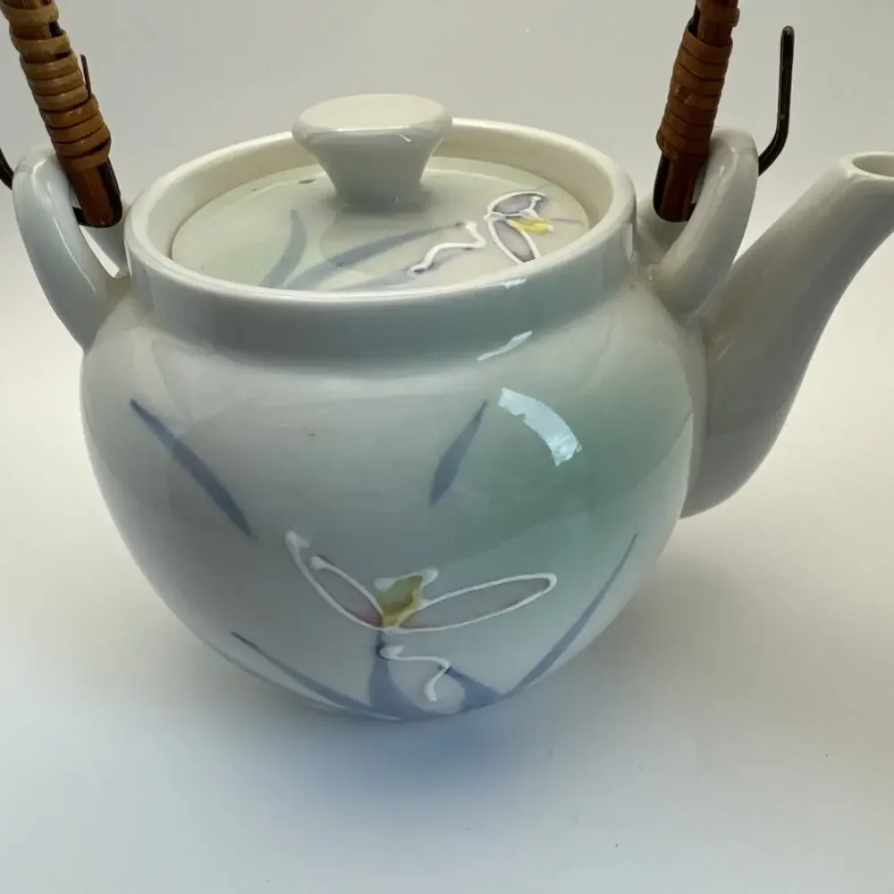 JAPANESE FINE‎ PORCELAIN CONTEMPORARY TEAPOT BLUE PINK FLORAL WOVEN HANDLE
